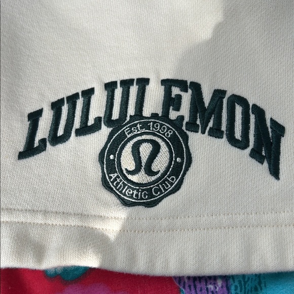 Lululemon Cream Athletic Shorts. New without tags never been worn - Picture 4 of 4